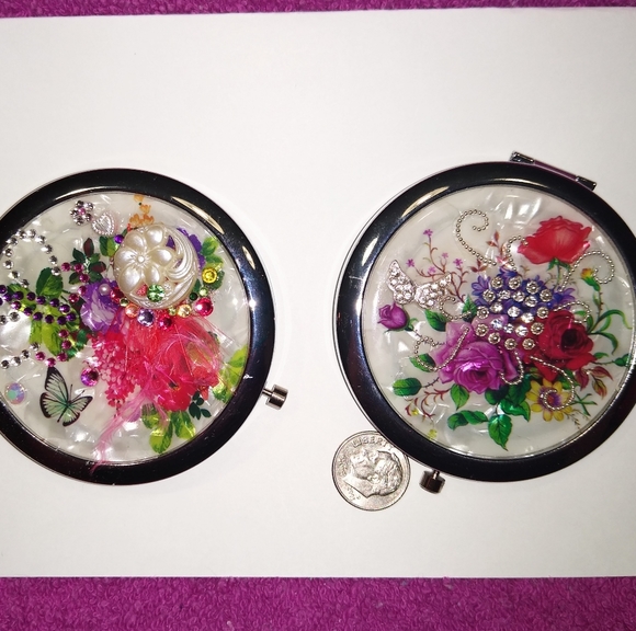Fancy Pearlized Makeup Mirror Compact - Picture 6 of 8